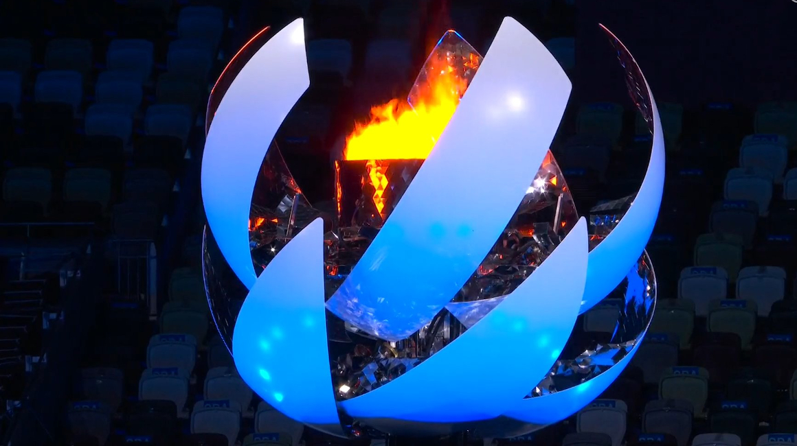 El pebetero de Tokio con la llama olímpica se cerró.