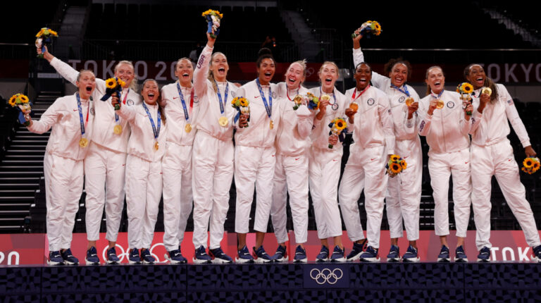 El equipo de voleibol femenino logró el oro y permitió que Estados Unidos ocupe el primer lugar del medallero de los Juegos Olímpicos de Tokio.
