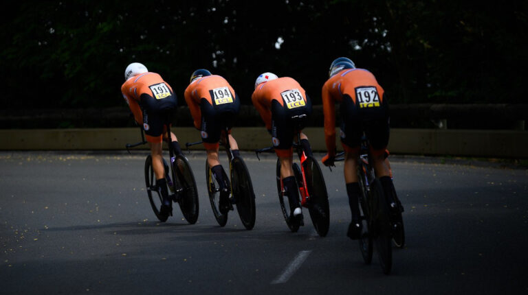 El equipo de Países Bajos, durante la Etapa 2 del Tour de l'Avenir, el 15 de agosto de 2021.