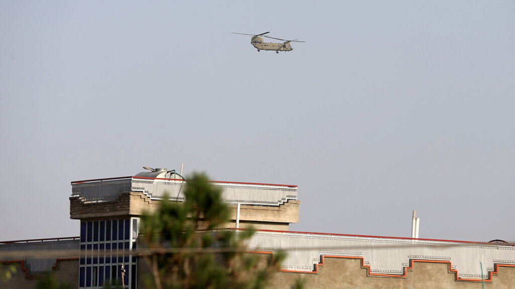 Estados Unidos asegura que el aeropuerto de Kabul está bajo ataque