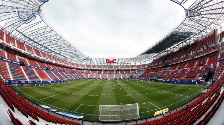 El estadio de El Sadar, en Pamplona, España, durante un partido sin público.