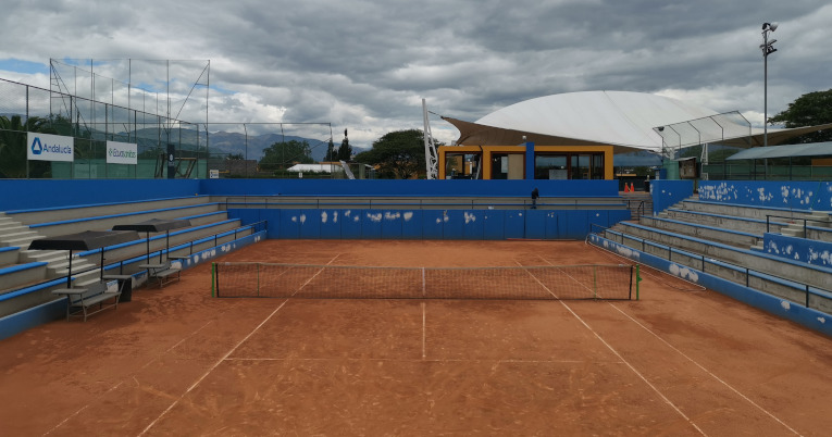 Vista desde una de las tribunas de la cancha principal del Arrayanes Country Club, en Quito.