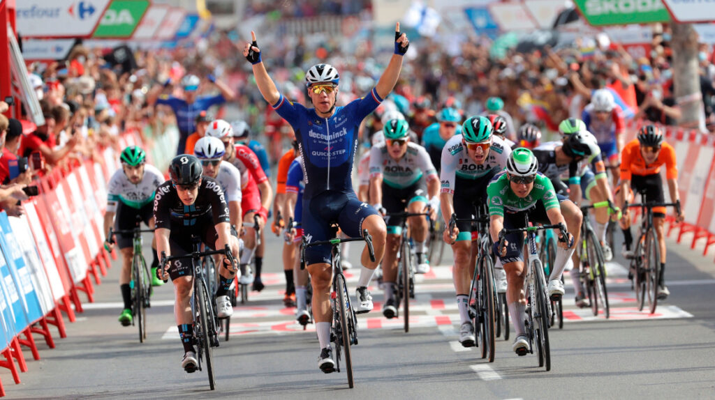 Fabio Jakobsen gana la Etapa 8 de la Vuelta y la general se mantiene igual