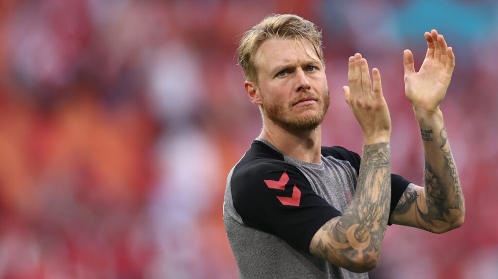 Kjaer y los médicos que salvaron la vida a Eriksen, premiados por la UEFA