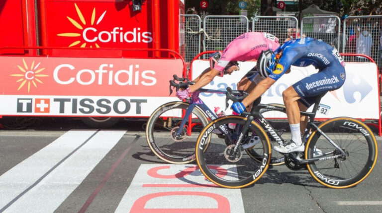 Magnus Cort se impone a Andrea Bagioli en la Etapa 12 de la Vuelta a España, el jueves 26 de agosto de 2021.