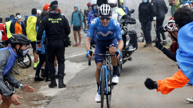 El ciclista colombiano del Movistar Team durante en la Etapa 18 de la Vuelta a España 2021.