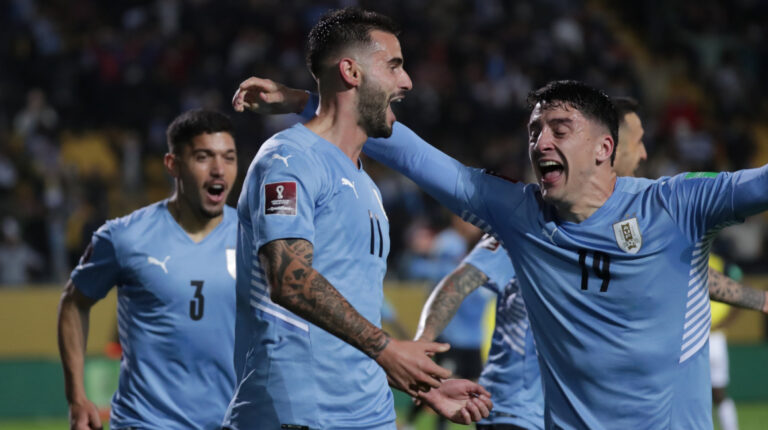 Los jugadores de Uruguay festejan el gol de Gastón Pereiro ante Ecuador, el jueves 9 de septiembre de 2021, en el estadio Campeón del Siglo.