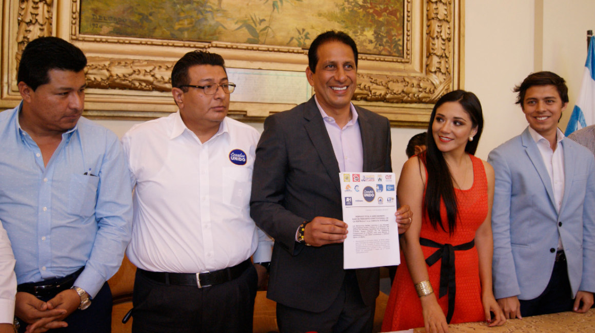 El 16 de noviembre de 2017, el gobernador de Guayas, José Francisco Cevallos, recibió un manifiesto de apoyo político al presidente Moreno, por parte de varios partidos y agrupaciones sociales.