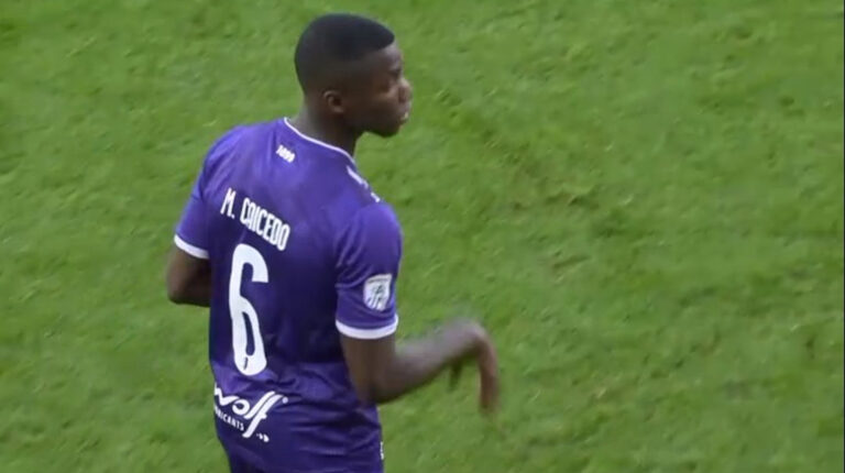 Moisés Caicedo debutó en la derrota del Beerschot en la Liga Belga