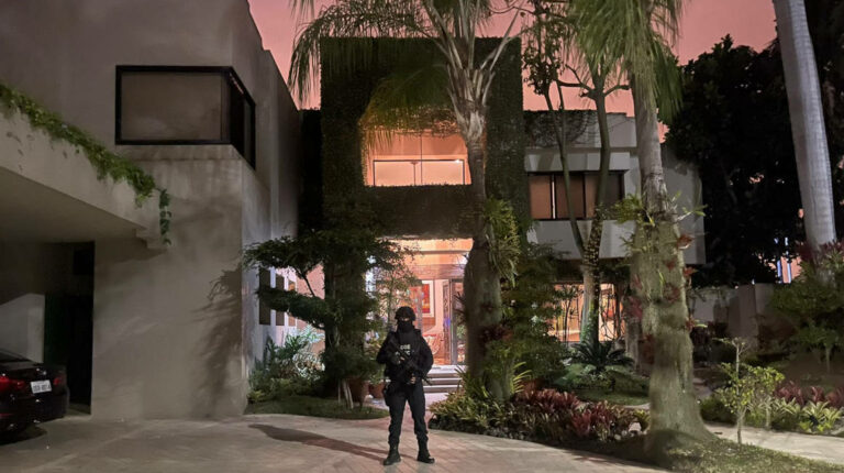 Fiscalía allana casa de exdiputado del PSC y oficinas de la Contraloría en Guayaquil