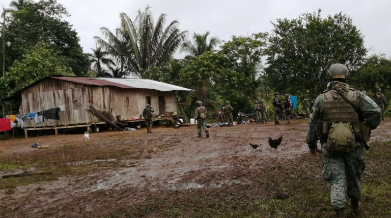 Ejército desmantela presunto campamento de grupos armados ilegales