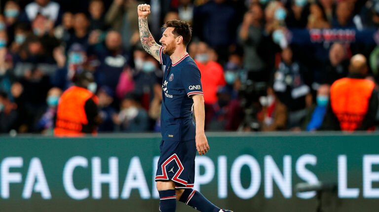 Lionel Messi celebra su gol ante el Manchester City en el Parque de los Príncipes, en París, el 28 de septiembre de 2021.