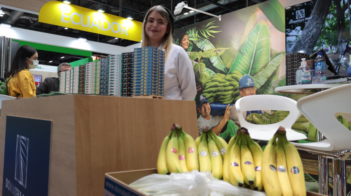 El banano ecuatoriano busca nuevos mercados en la feria Fruit Attraction, en Madrid, España, el 5 de octubre de 2021.