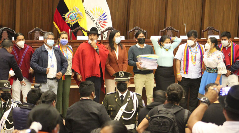 El 21 de septiembre de 2021, miembros de la Conaie, Ecuarunari y organizaciones indígenas pidieron la amnistía a 260 "presos políticos" del paro nacional.