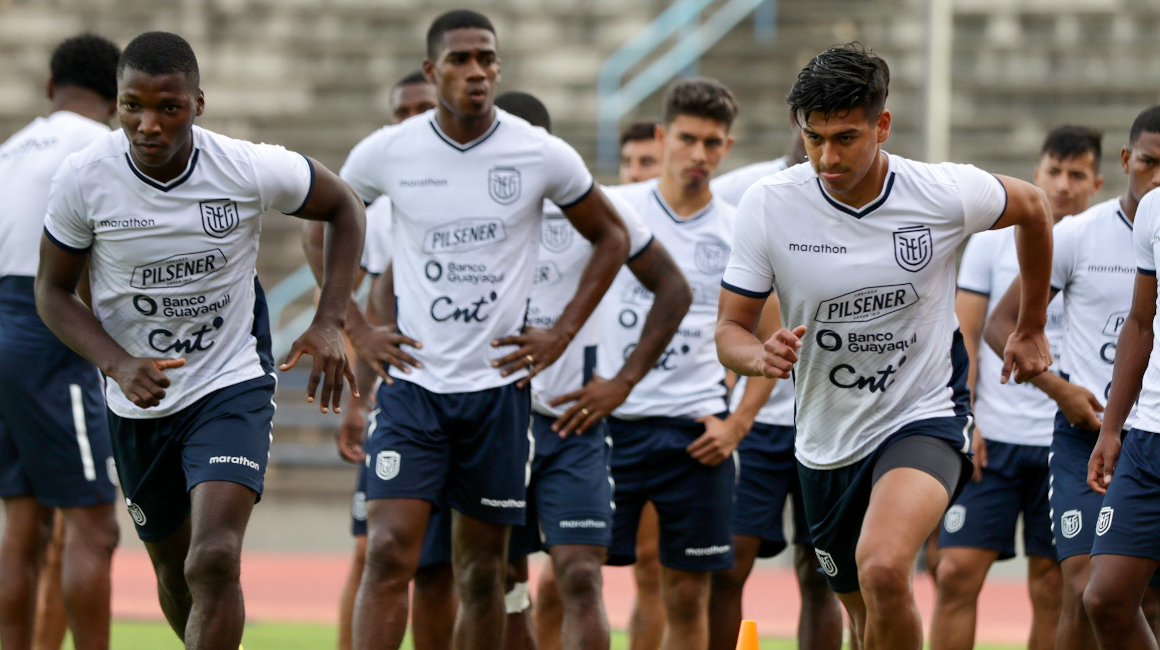 Jugadores de Ecuador, en su último entrenamiento en Caracas antes de viajar a Colombia, el 13 de octubre de 2021.