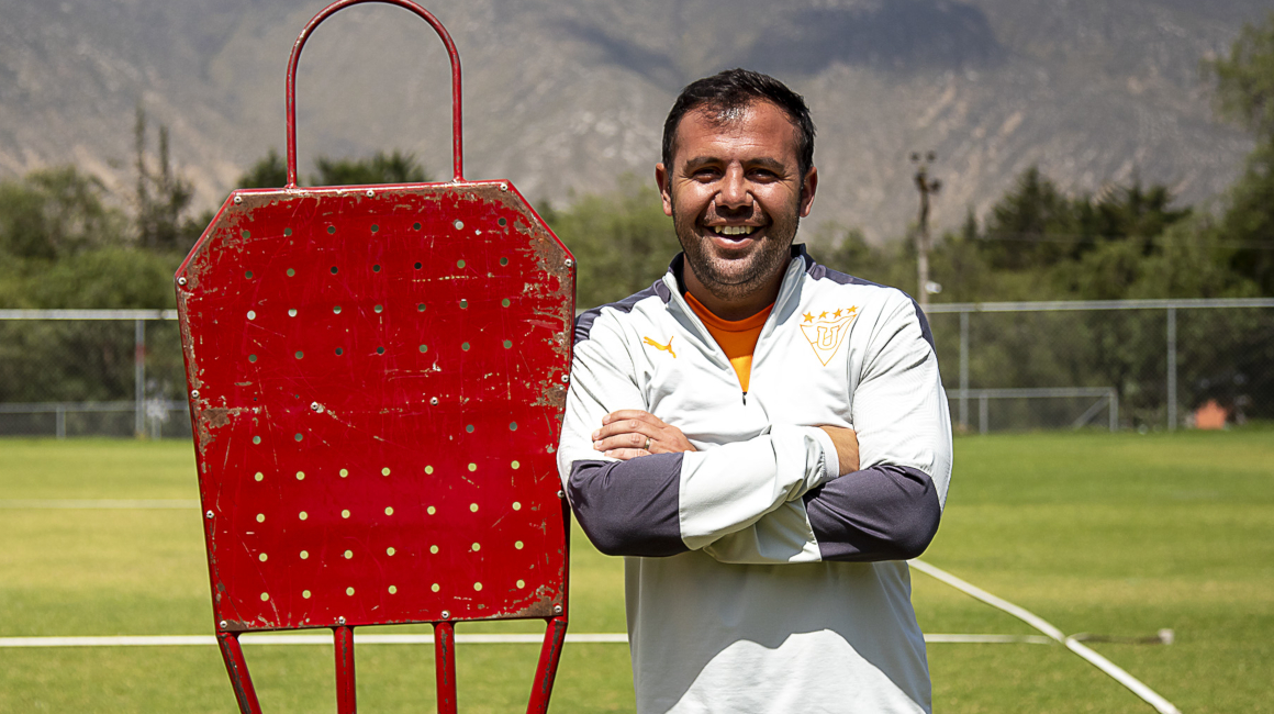 Mauro Peralta, director de formativas de Liga Deportiva Universitaria, después de un entrenamiento en el Centro de Alto Rendimiento de Pomasqui, el jueves 14 de octubre de 2021.