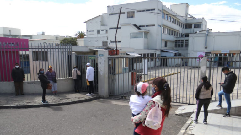 Hogares financian el 40% del gasto en salud en Ecuador, según la OIT