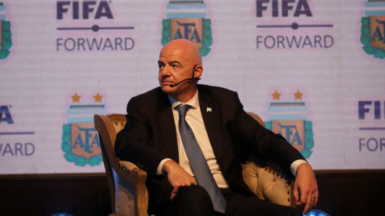 El presidente de la FIFA, Gianni Infantino, durante una presentación en su gira por Argentina, el 18 de octubre de 2021.