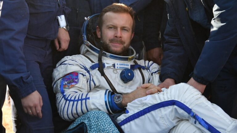 Director ruso que rodó su película en el espacio se entusiasma con la Luna o Marte