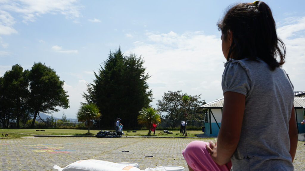 La adopción en Ecuador, un “viacrucis burocrático” que aleja a niños y familias
