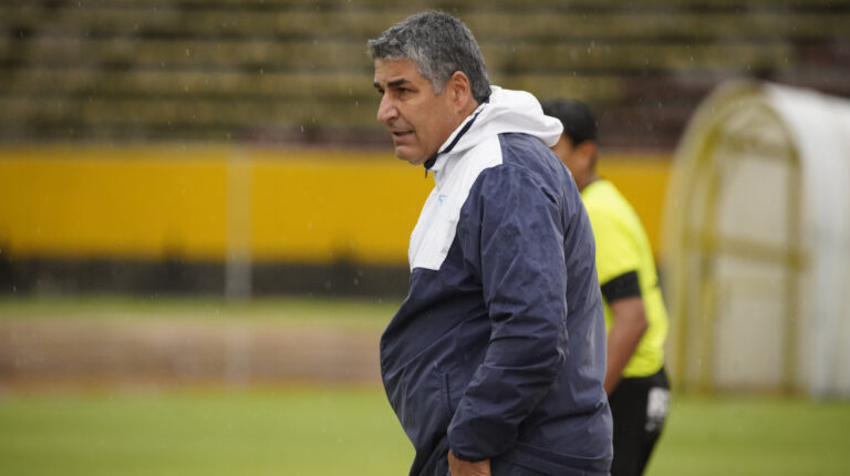 Santiago Escobar, durante el partido ante Mushuc Runa, en Quito, el 23 de octubre de 2021.