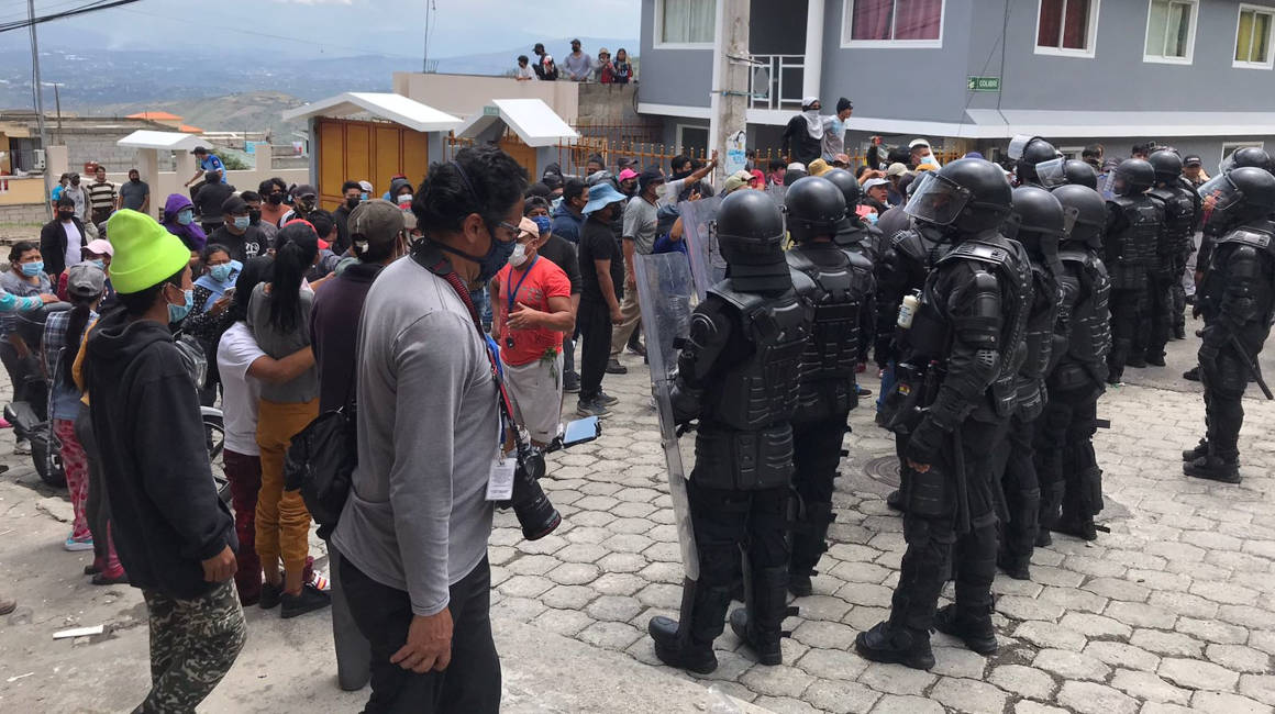 Protesta ciudadana en el sector San Miguel del Común, en el norte de Quito. 27 de octubre de 2021
