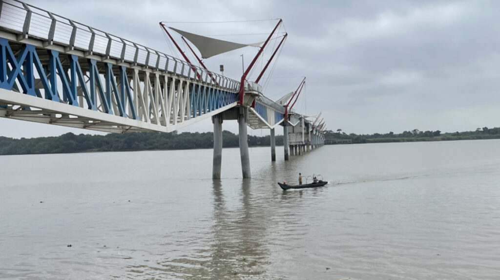 Luego de cuatro accidentes, el futuro del puente Santay está en duda