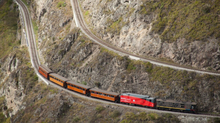 Una vista panorámica del Ferrocarril ecuatoriano, en la región Sierra, en 2014.