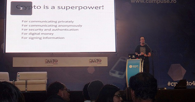 En 2014, Ola Bini participó en el Campus Party, como expositor sobre software libre y herramientas para encriptar información.