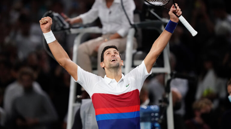 Novak Djokovic, en la final del Masters de París, en el Accor Arena, el 7 de noviembre de 2021.