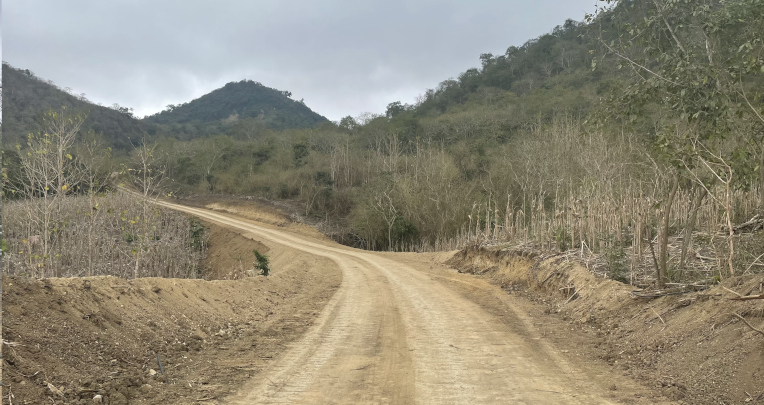 Carretera construida por el Cuerpo de Ingenieros del Ejército para llegar al radar en el Cerro Monstecristi. 15 de septiembre de 2021.