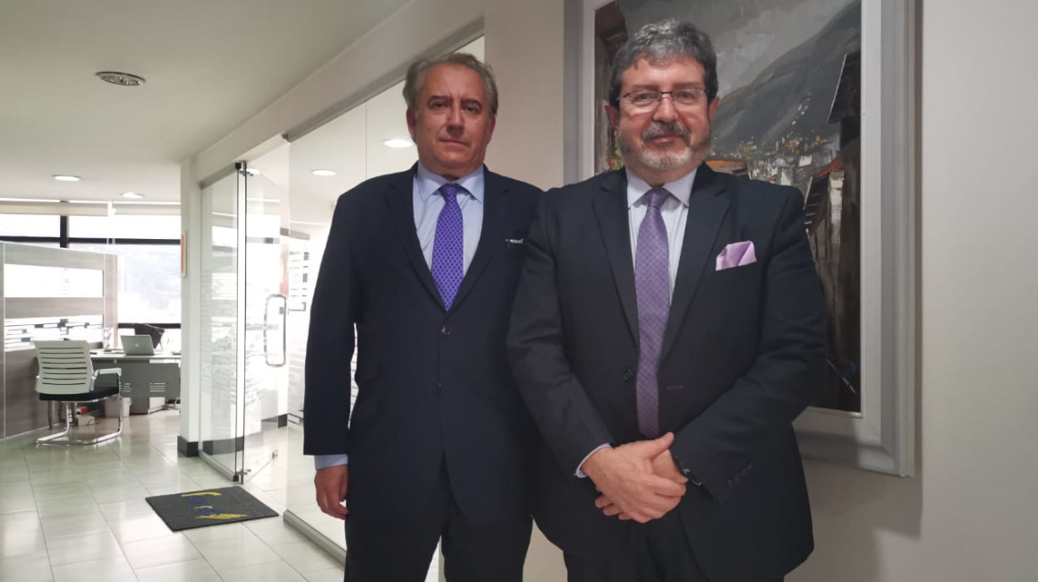 José Ignacio Morles, director principal de Frontera Capital Group; y Diego Burneo, director de Negociaciones Internacionales de Siglocorp, en Quito, el 9 de noviembre de 2021.