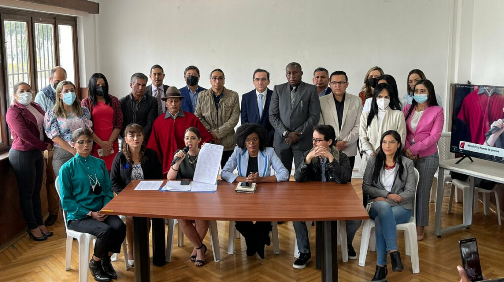 Correístas denuncian persecución política por informe de ‘Pandora Papers’