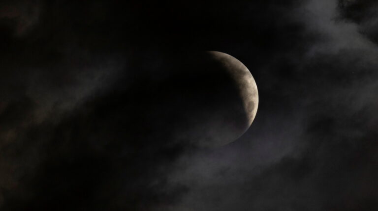 El sábado 4 de diciembre se producirá el último eclipse solar de 2021