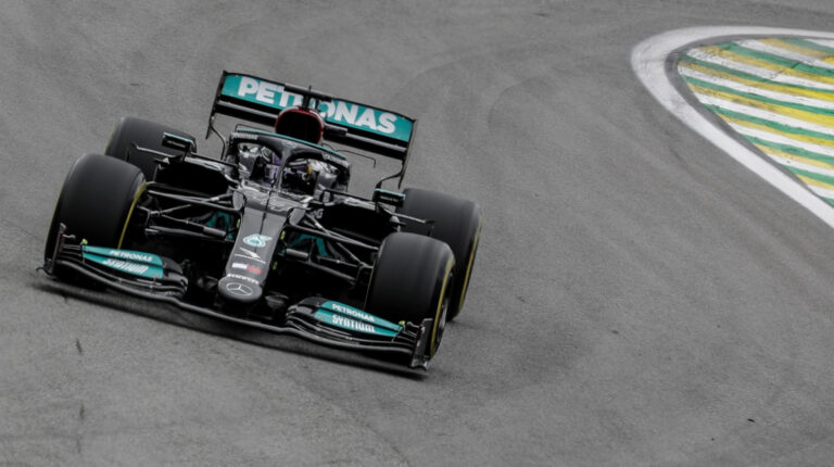 Lewis Hamilton, durante la clasificación del Gran Premio de Brasil, en Sao Paulo, el viernes 12 de noviembre de 2021.