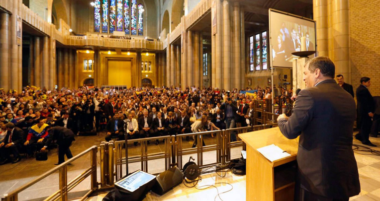 En junio de 2015, Correa estuvo en Bruselas, Bélgica, para el cierre de la Cumbre de los Pueblos, a donde llegaron unos 150 ecuatorianos desde España e Italia. 