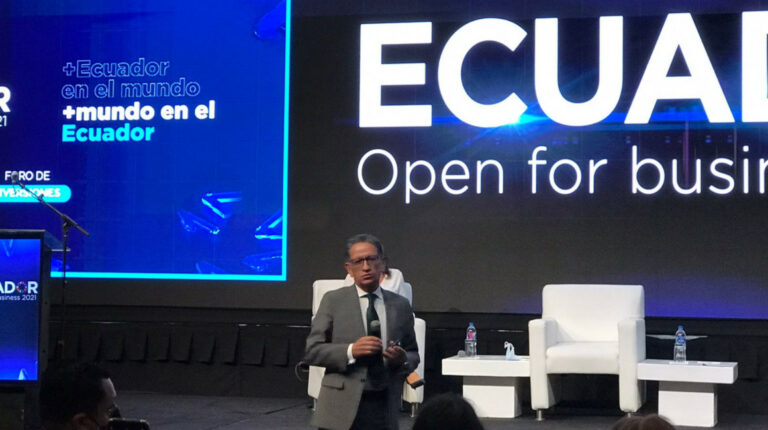 El ministro de Energía, Juan Carlos Bermeo, durante su exposición en el foro Ecuador Open for Business, el 19 de noviembre de 2021.