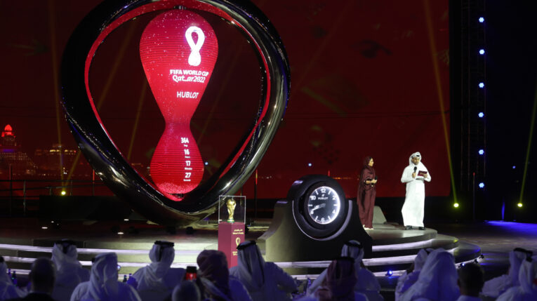 A un año del Mundial, los organizadores de Catar presentaron un reloj con la cuenta regresiva, este domingo 21 de noviembre de 2021, en Doha.