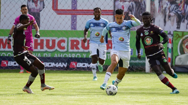Mushuc Runa y Guayaquil City se enfrentaron el domingo 21 de noviembre de 2021 en el estadio de Echaleche, por la Fecha 14 de la segunda de la LigaPro.