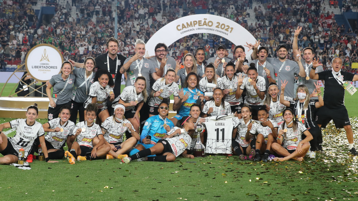 Las jugadoras del Corinthians festejan el título de la Copa Libertadores femenina, ganada el domingo 21 de noviembre de 2021.