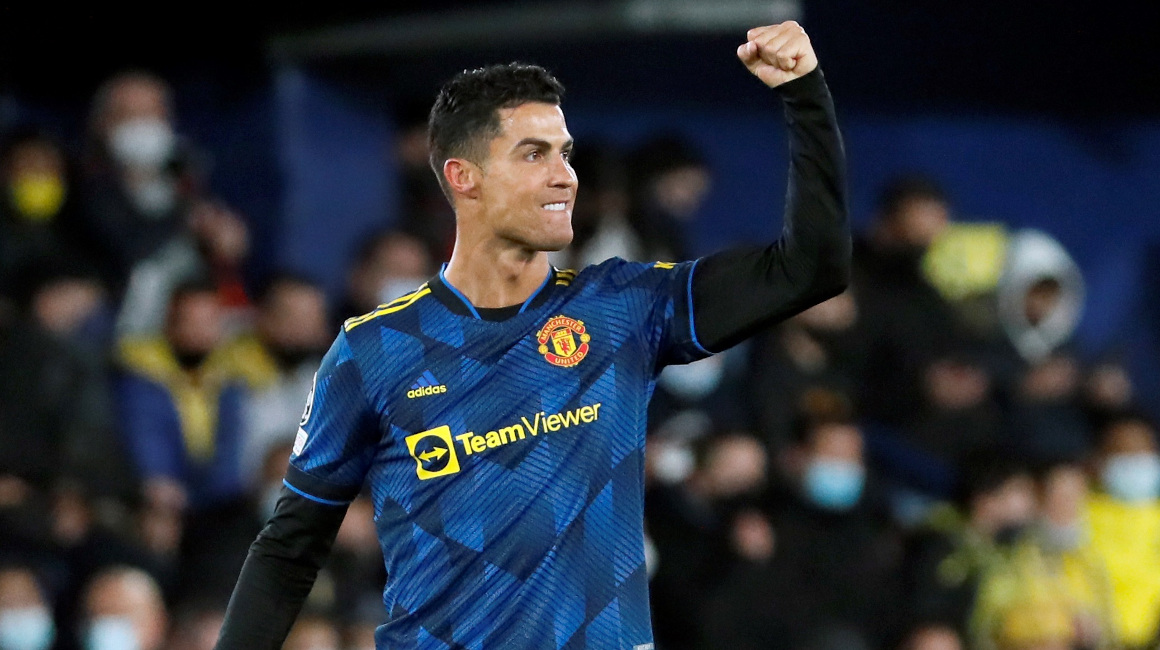 El delantero portugues del Manchester United, Cristiano Ronaldo, celebra su gol frente al Villarreal en la Fecha 5 de la fase de grupos de la Champions.
