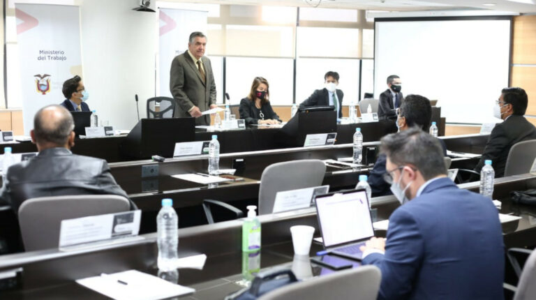 Ministro de Trabajo amplía plazo para la fijación del salario básico de 2022
