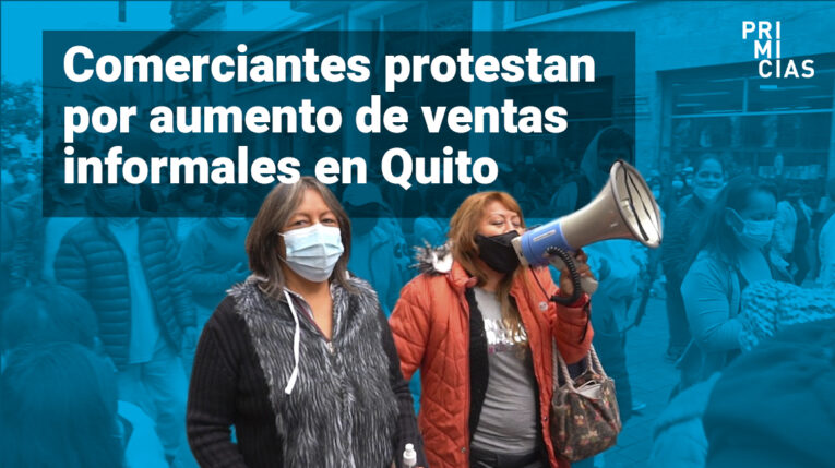 Decenas de comerciantes formales protestan contra la informalidad en Quito