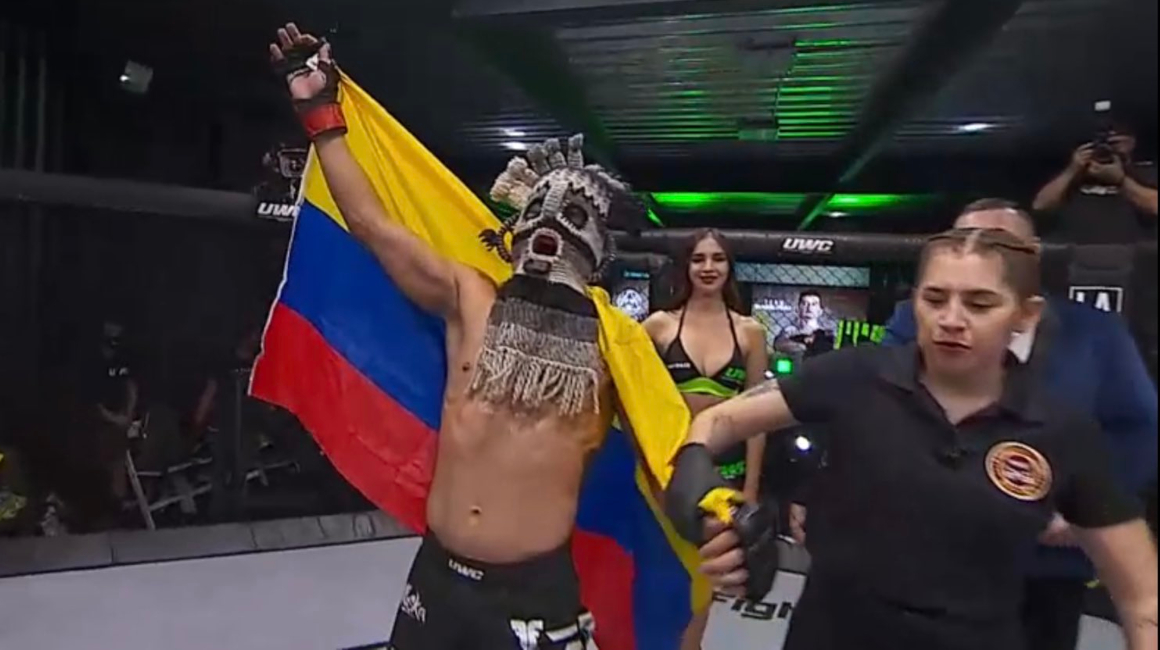 Aaron Cañarte, al término de su pelea en la UWC 30, en Tijuana, México, el 26 de noviembre de 2021.