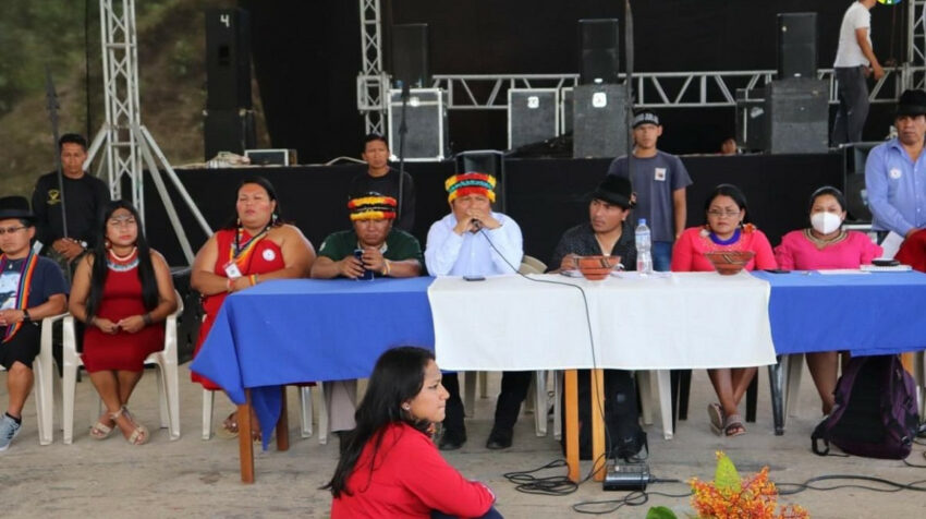 Dirigentes indígenas en el Consejo Ampliado de la Conaie en la sede de la Confeniae, en Puyo, el 27 de noviembre de 2021.