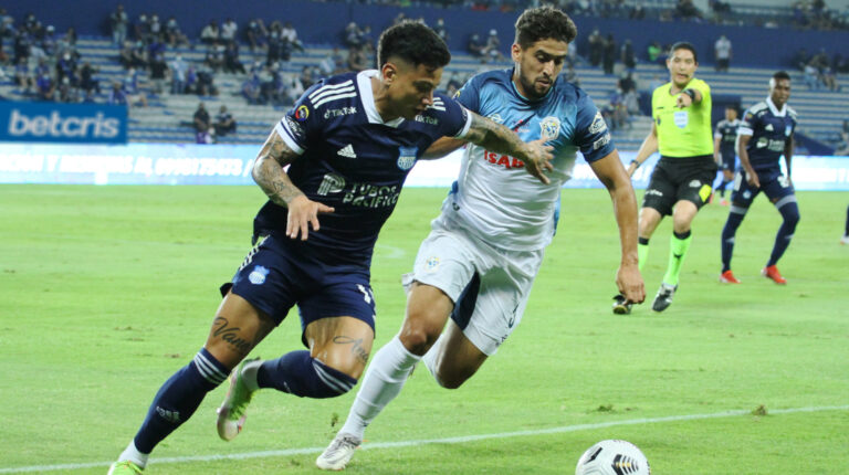 Alexis Zapata, durante el partido ante el Manta, en el George Capwell, en Guayaquil, el 27 de noviembre de 2021.