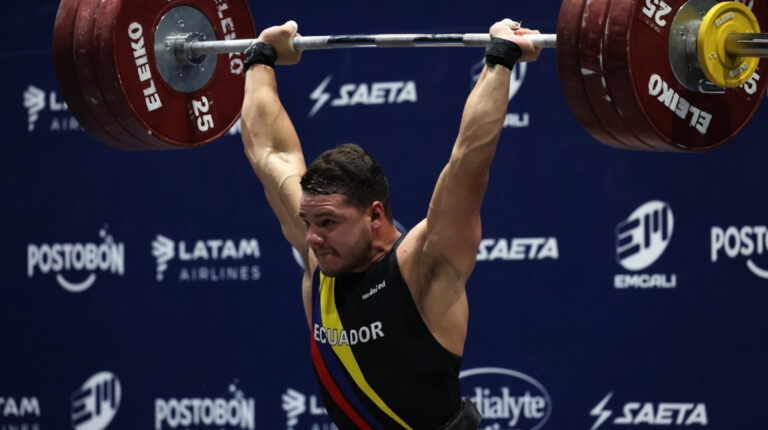 Ecuador obtiene medallas de oro en triatlón y halterofilia en Cali