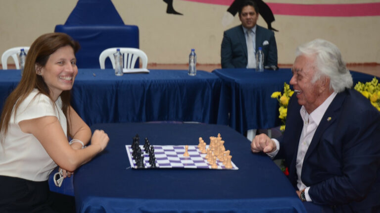 La ecuatoriana Martha Fierro durante un evento del programa "ajedrez en tu barrio".