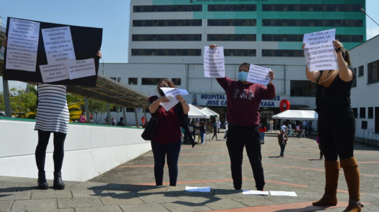 Pacientes de la red pública reclaman entrega de medicinas e insumos