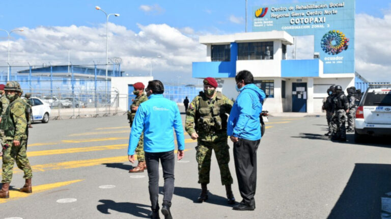Tres policías con municiones, detenidos en cárcel de Cotopaxi